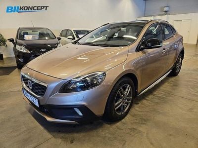 Begagnad Volvo V40 CC Summum 114 HK (83 kW) 2015 Brun metallic Kombi
