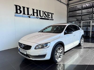 Begagnad Volvo S60 CC Summum 221 HK (162 kW) 2015 Vit Sedan