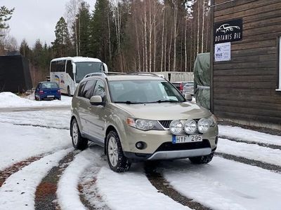 begagnad Mitsubishi Outlander 2.2 Di-D 4WD*Motorvärmare*NyBes*7-Sits