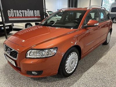 Begagnad Volvo V50 Momentum 150 HK (110 kW) 2011 Orangemetallic metallic Kombi