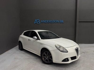 Begagnad Alfa Romeo Giulietta Distinctive 170 HK (125 kW) 2013 Vit Halvkombi