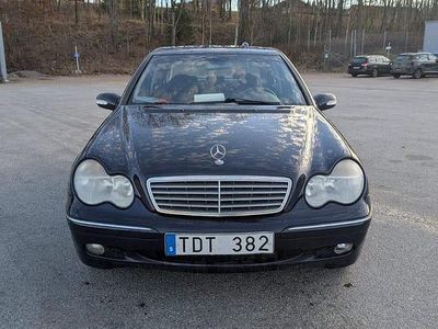Begagnad 2001 Mercedes C240 Sedan | 32 000 kr