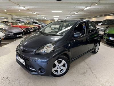 Grå Begagnad 2014 Toyota Aygo Halvkombi | 59 800 kr (Marknadspris)