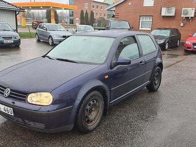 Begagnad VW Golf III Comfortline 100 HK (73 kW) 1998 Mörkblå Halvkombi
