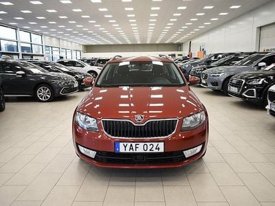 Röd Begagnad 2015 Skoda Octavia Ambition Kombi | 99 900 kr (Marknadspris)