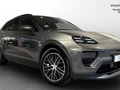 Grön Begagnad 2025 Porsche Macan 4 Electric SUV | 855 000 kr