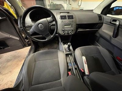 Begagnad VW Polo 80 HK (58 kW) 2008 Mörk/svart Halvkombi