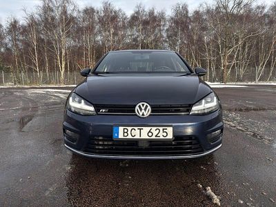 Blå metallic Begagnad 2017 VW Golf VII R-line | 154 900 kr (Lite dyr)