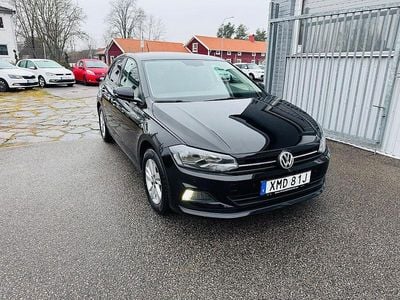 Svart Begagnad 2019 VW Polo Halvkombi | 129 900 kr (Marknadspris)