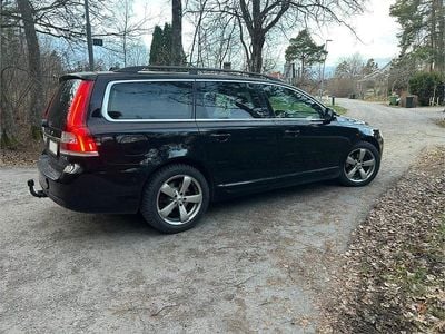 Solid black Begagnad 2016 Volvo V70 Standard Kombi | 155 000 kr (Marknadspris)