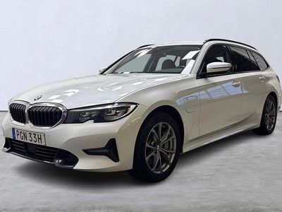 Vit Begagnad 2021 BMW 330 Kombi | 239 900 kr