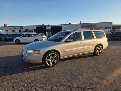 Ljusgrå Begagnad 2006 Volvo V70 Dynamic Kombi | 39 900 kr (Marknadspris)