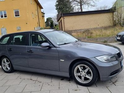 begagnad BMW 320 i Touring Comfort Manuell-6Vxl 150hk Lågamil