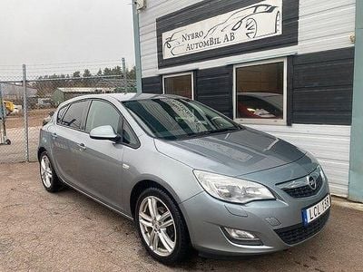 Begagnad Opel Astra Enjoy 140 HK (102 kW) 2010 Grå Halvkombi
