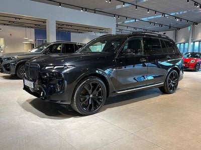 Svart Begagnad 2024 BMW X7 M Sport SUV | 1 129 000 kr (Marknadspris)