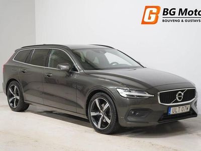 Mörkgrå Begagnad 2021 Volvo V60 Momentum Kombi | 219 900 kr (Marknadspris)