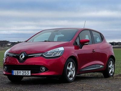 Röd Begagnad 2015 Renault Clio IV Halvkombi | 79 900 kr (Marknadspris)