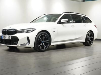 Vit Begagnad 2022 BMW 330e M Sport Kombi | 449 500 kr
