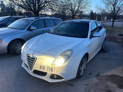 begagnad Alfa Romeo Giulietta 9401.4 TB 16V Distinctive Euro 5 2013, Halvkombi