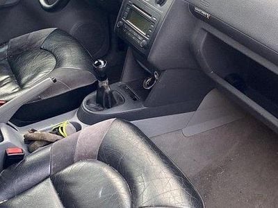 Blå Begagnad 2004 VW Caddy Minibuss | 35 000 kr (Marknadspris)