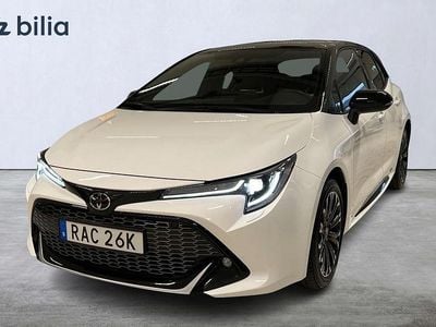 Vit Begagnad 2022 Toyota Corolla Hybrid Sport Halvkombi | 299 900 kr