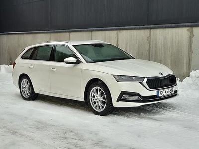 Vit Begagnad 2021 Skoda Octavia Style Kombi | 264 000 kr (Marknadspris)