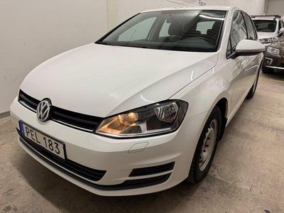 Vit Begagnad 2017 VW Golf VII Comfortline Halvkombi | 98 900 kr (Marknadspris)
