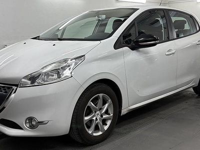 Vit Begagnad 2012 Peugeot 208 Halvkombi | 44 900 kr (Marknadspris)