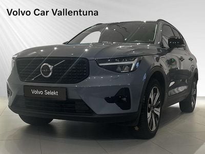 Grå Begagnad 2023 Volvo XC40 Plus SUV | 399 900 kr (Marknadspris)
