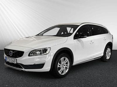 Vit Begagnad 2017 Volvo V60 CC Standard Kombi | 179 000 kr (Marknadspris)