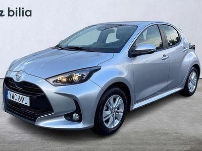 Silver Begagnad 2024 Toyota Yaris Hybrid Active Halvkombi | 271 800 kr (Lite dyr)