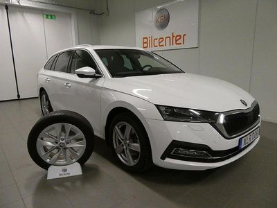 Vit Begagnad 2022 Skoda Octavia Kombi | 269 900 kr (Marknadspris)