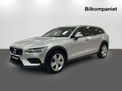 Silver Begagnad 2019 Volvo V60 CC Momentum Kombi | 339 000 kr (Dyr)