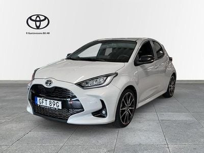 Begagnad Toyota Yaris Hybrid Sport 117 HK (86 kW) 2022 Grå Halvkombi