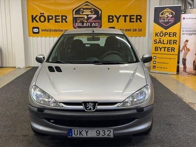 Begagnad Peugeot 206 75 HK (55 kW) 2003 Grå Halvkombi