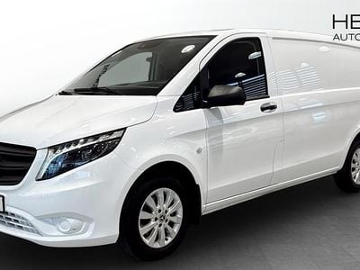 Svart Begagnad 2023 Mercedes Vito Van | 293 900 kr