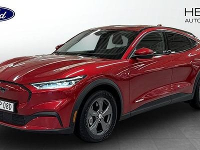 Röd Begagnad 2021 Ford Mustang Mach-E Standard Range SUV | 324 900 kr (Marknadspris)