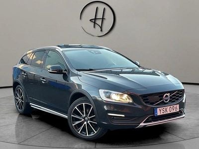 Grå Begagnad 2017 Volvo V60 CC Standard Kombi | 164 900 kr (Dyr)