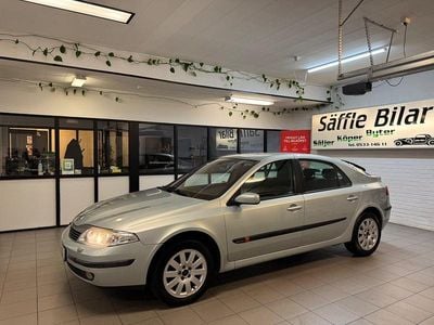 Ljusgrå Begagnad 2003 Renault Laguna II Expression Halvkombi | 29 900 kr