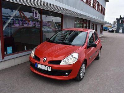 Begagnad Renault Clio II 75 HK (55 kW) 2006 Mörkröd Halvkombi