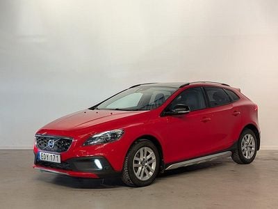 Begagnad Volvo V40 Summum 254 HK (186 kW) 2014 Röd Halvkombi