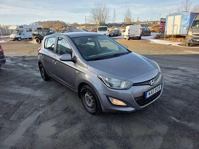 Begagnad Hyundai i20 Select 84 HK (61 kW) 2013 Grå Halvkombi