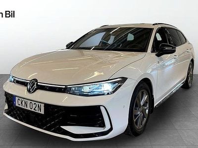 Vit Begagnad 2024 VW Passat R-line Kombi | 408 900 kr (Superpris)