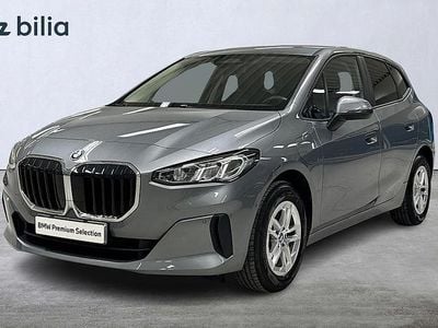 Grå Begagnad 2023 BMW 225 Active Tourer Minibuss | 329 900 kr (Lite dyr)