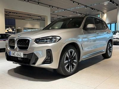 Grå Begagnad 2024 BMW iX3 M Sport SUV | 569 000 kr (Marknadspris)