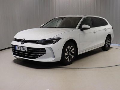 Vit Begagnad 2024 VW Passat Business Kombi | 349 000 kr (Marknadspris)