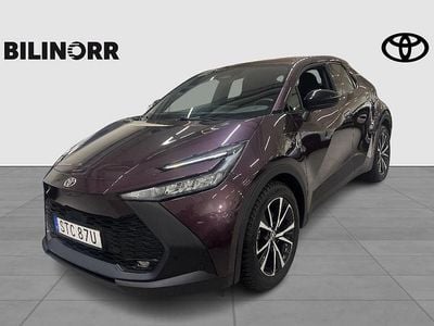 Lila Begagnad 2024 Toyota C-HR Style SUV | 389 900 kr (Marknadspris)