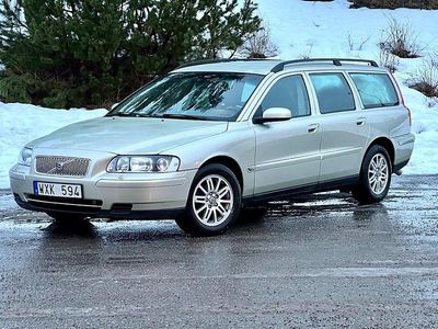 Begagnad Volvo V70 Business Edition 140 HK (102 kW) 2005 Gul Kombi