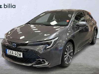 Grå Begagnad 2024 Toyota Corolla Hybrid Halvkombi | 279 900 kr