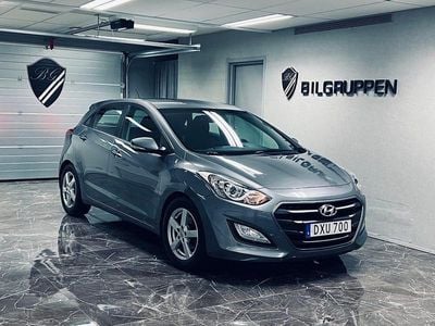 Grå Begagnad 2015 Hyundai i30 Comfort Halvkombi | 109 000 kr (Marknadspris)
